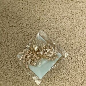 Elegant Gold Hair Comb with Rhinestones